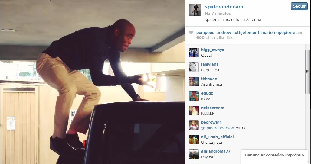 Anderson Silva imita Homem-Aranha ao subir em carro e brinca: 'Spider em ação'