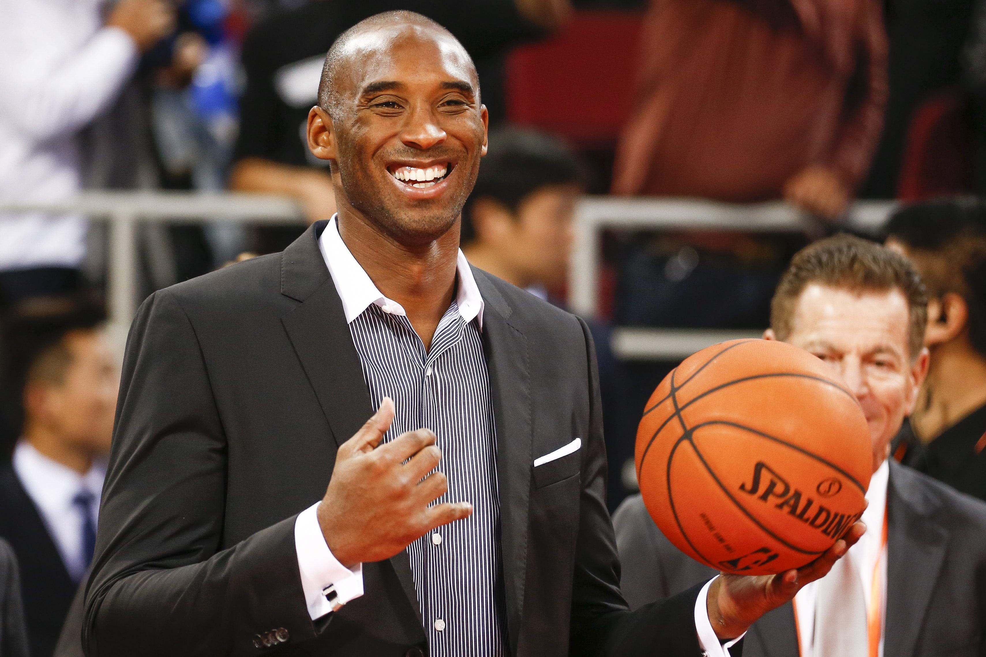 Lakers anunciam renovação de contrato de Kobe por duas temporadas