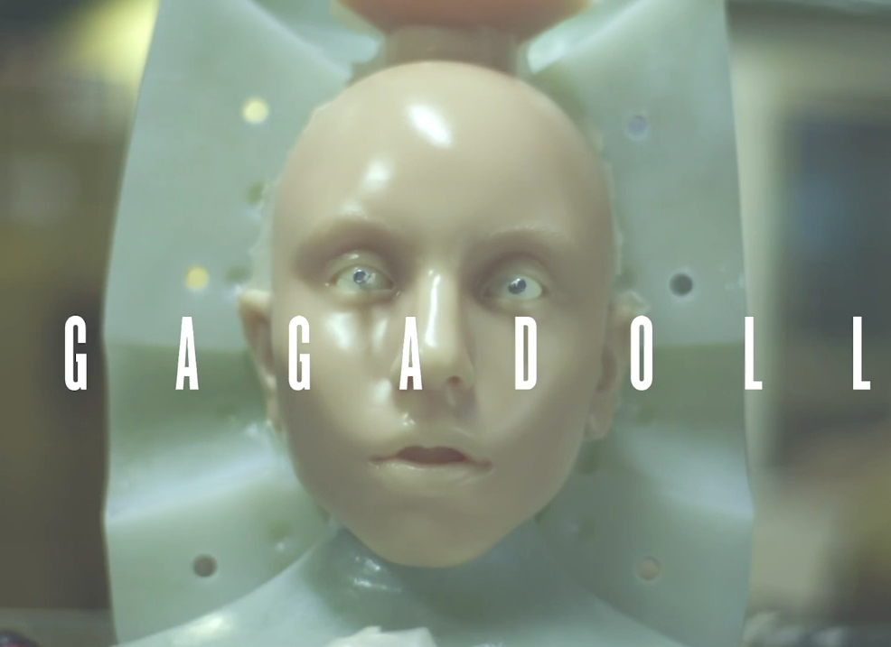 Lady Gaga lança bonecas hiperrealistas que tocam Applause quando abraçadas