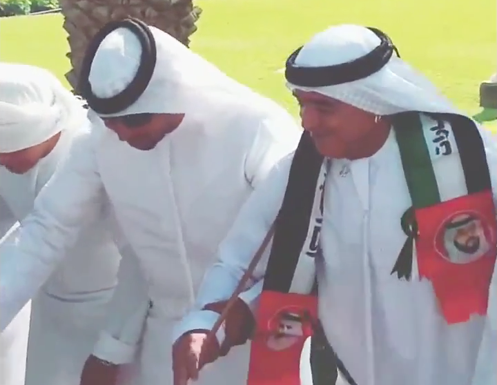 Maradona já é quase um árabe em comemoração da independência dos EAU