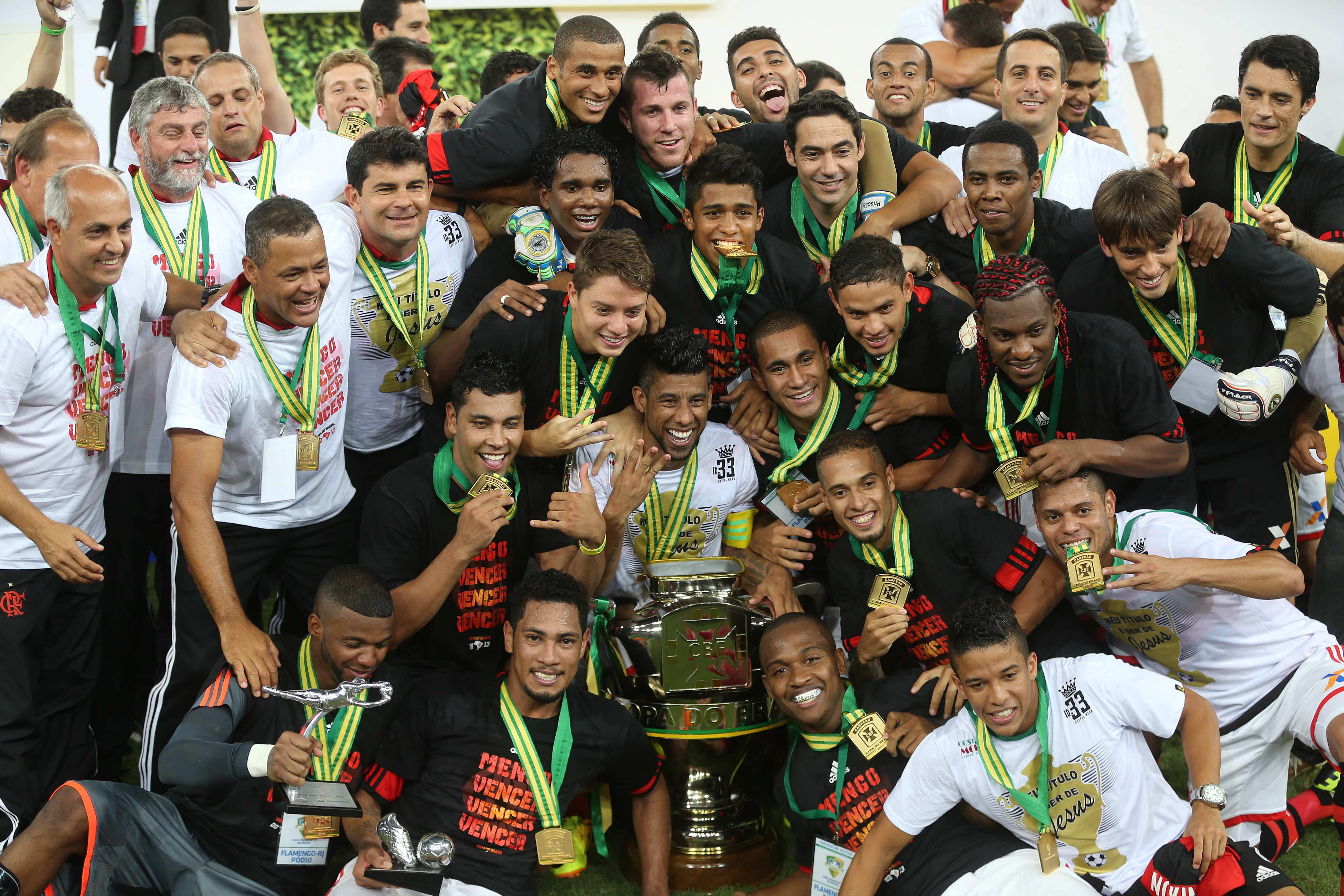 Flamengo vence Atlético-PR é e o primeiro clube campeão no Novo Maracanã