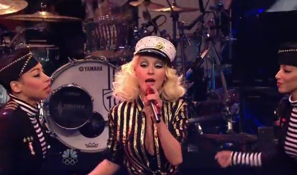 Christina Aguilera faz performance de 'Candyman' em programa americana