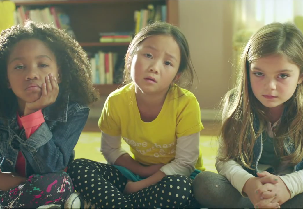 Propaganda genial mostra brinquedo diferente para meninas cansadas de rosa