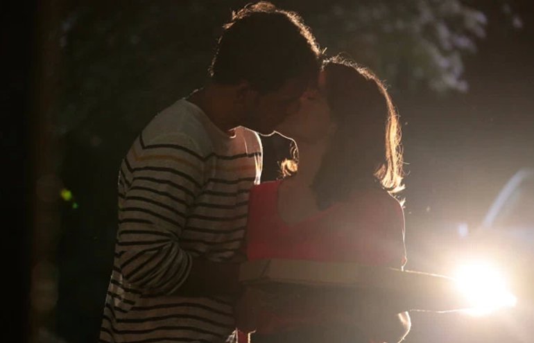 Amor à Vida: Ninho e Aline têm noite de amor enquanto César dorme
