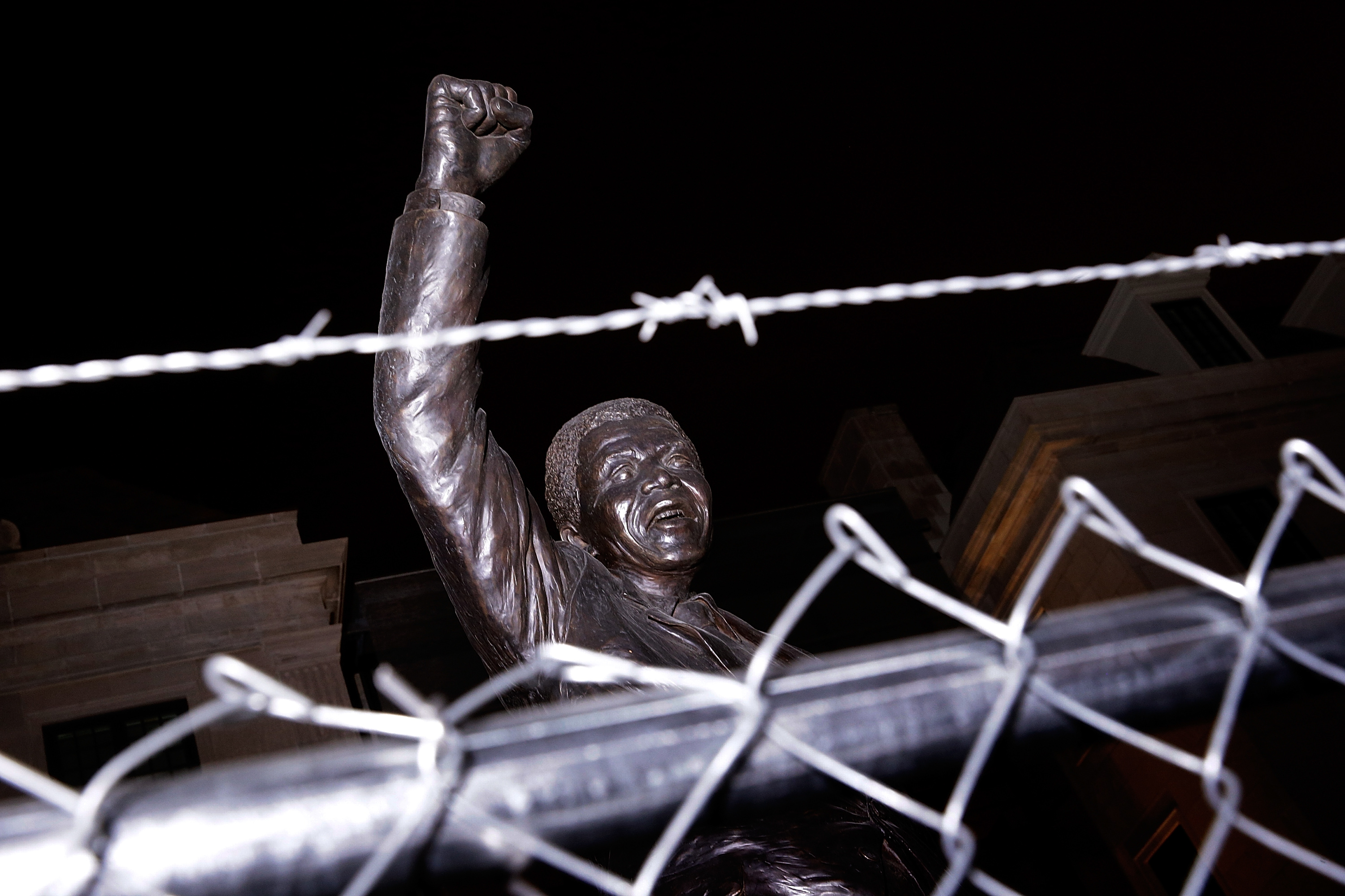 Lady Gaga, Rihanna, Justin Timberlake e outras estrelas da música reagem à morte de Nelson Mandela no twitter
