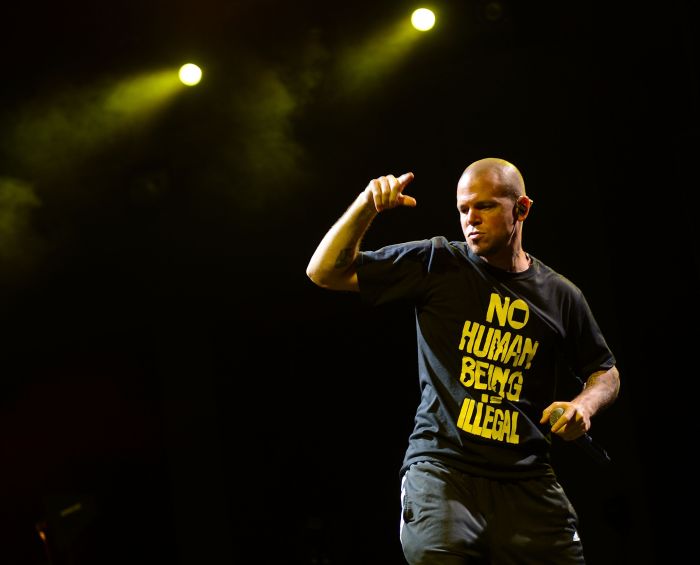 Banda Calle 13 grava na Palestina música escrita com Julian Assange