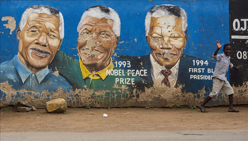 Muro com mensagens de gratidão é erguido para Mandela em Soweto