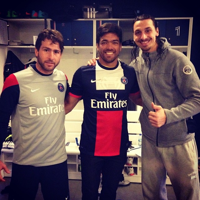 Lutador Lyoto Machida tieta brasileiros do PSG e Ibrahimovic em Paris