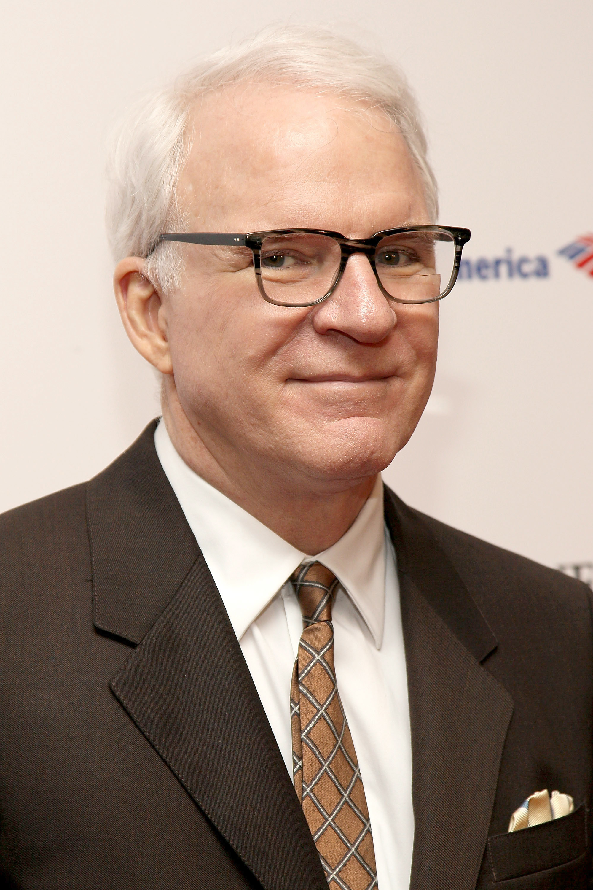 Steve Martin publica piada racista no Twitter, é criticado e apaga mensagem
