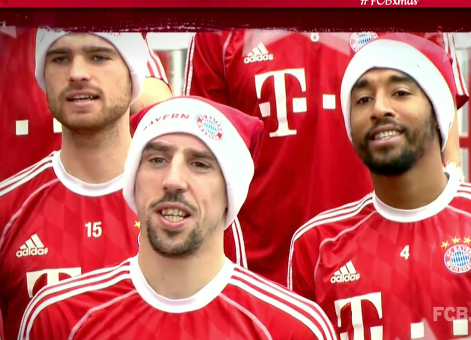 Jogadores do Bayern de Munique cantam sucesso do Natal em vídeo