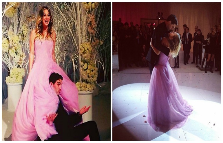 Kaley Cuoco se casa de vestido rosa na Califórnia