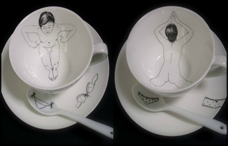 Ilustradora desenha garotas nuas mergulhando em xícaras de chá