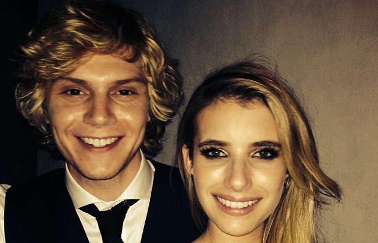 Emma Roberts e Evan Peters estão noivos, diz site