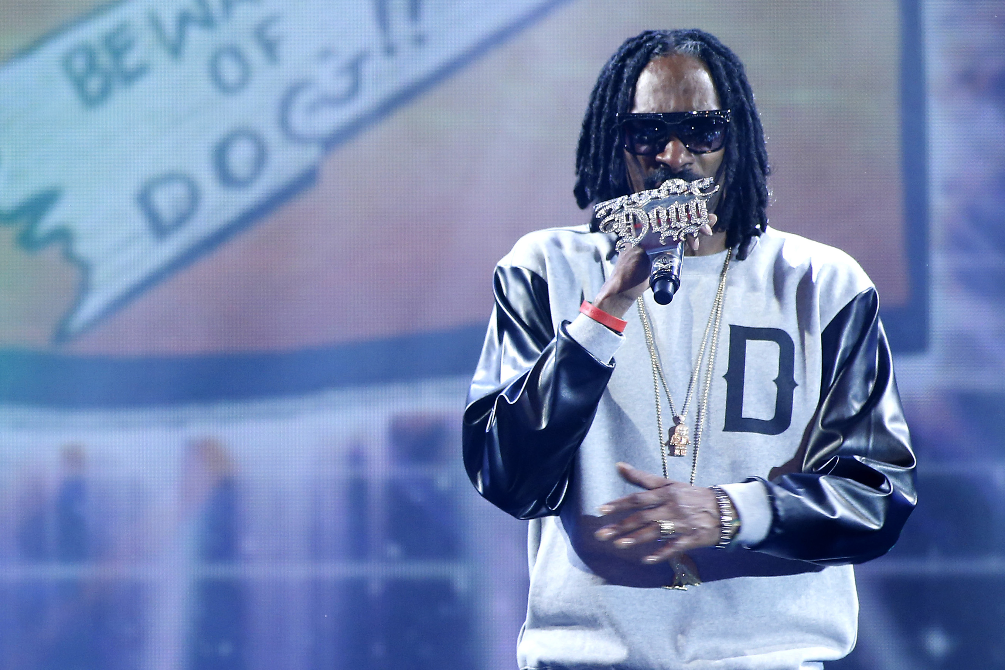 Snoop Lion lança vídeo em estilo de videogame para 'Get Away'; assista