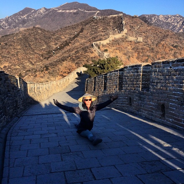 Katy Perry faz espacate em plena Muralha da China