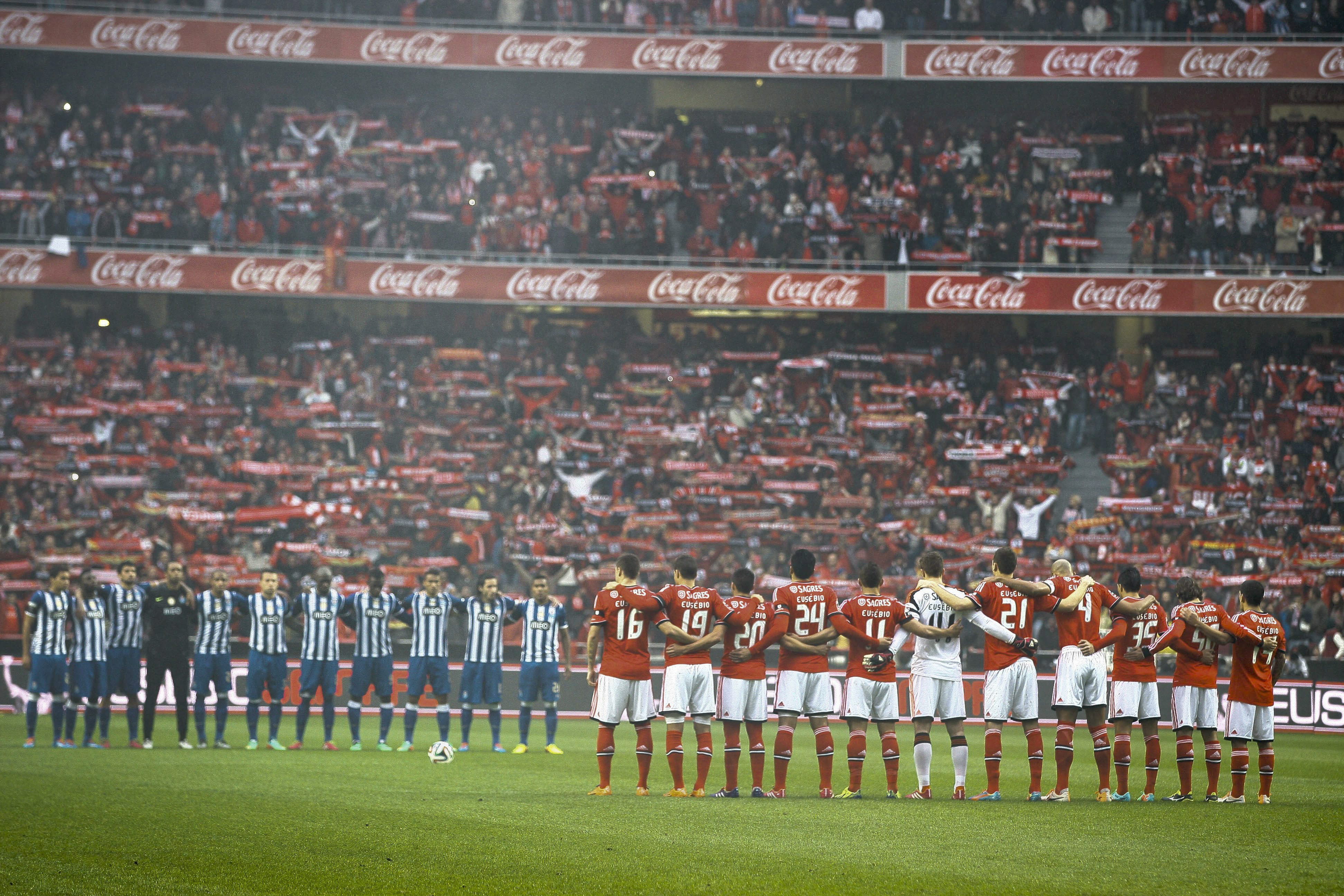 Benfica leva a melhor sobre o Porto em clássico que homenageou Eusébio