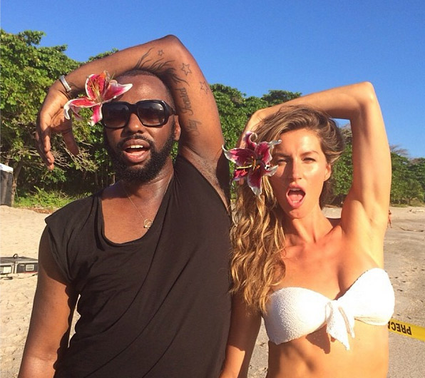 Nos bastidores de campanha, Gisele Bündchen dança vogue com stylist