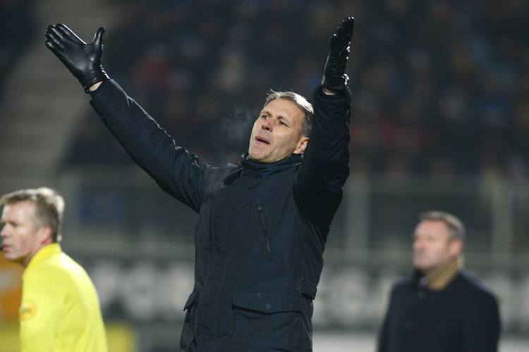 Van Basten considera ‘risco’ ao Milan ter Seedorf como técnico