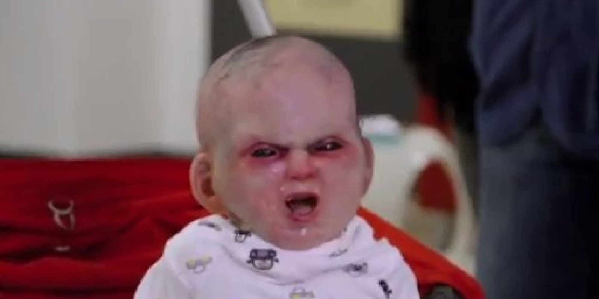Pegadinha com bebê "possuído" assusta Nova York em ação promocional de filme