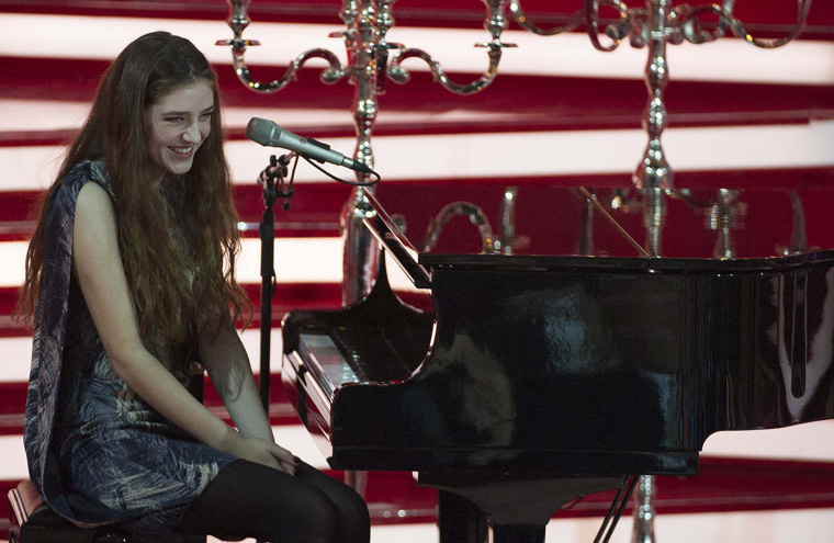 Inglesa Birdy grava clipe de 'Skinny Love' para divulgar seu trabalho internacionalmente