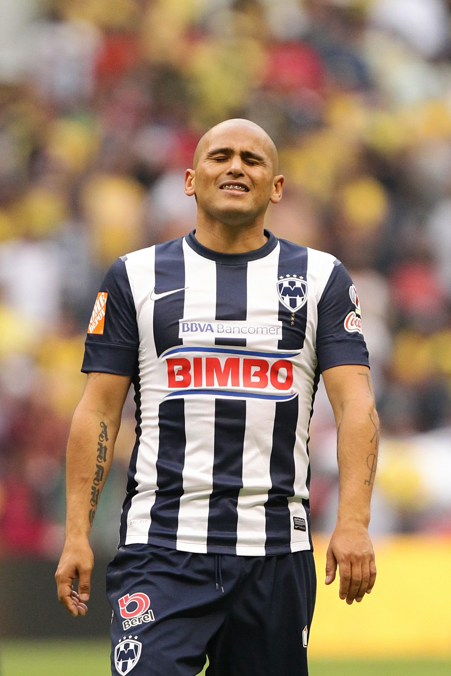 Chileno Suazo admite que deve perder Copa do Mundo por causa de cirurgia