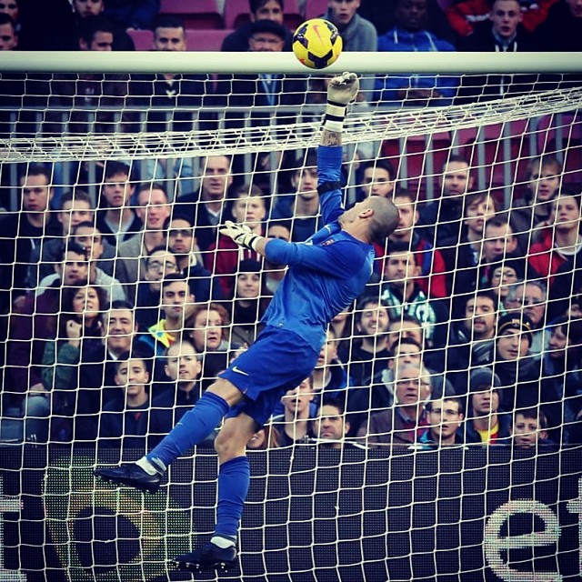 Posição de goleiro é ‘assunto urgente’ no Barcelona, que quer contratar