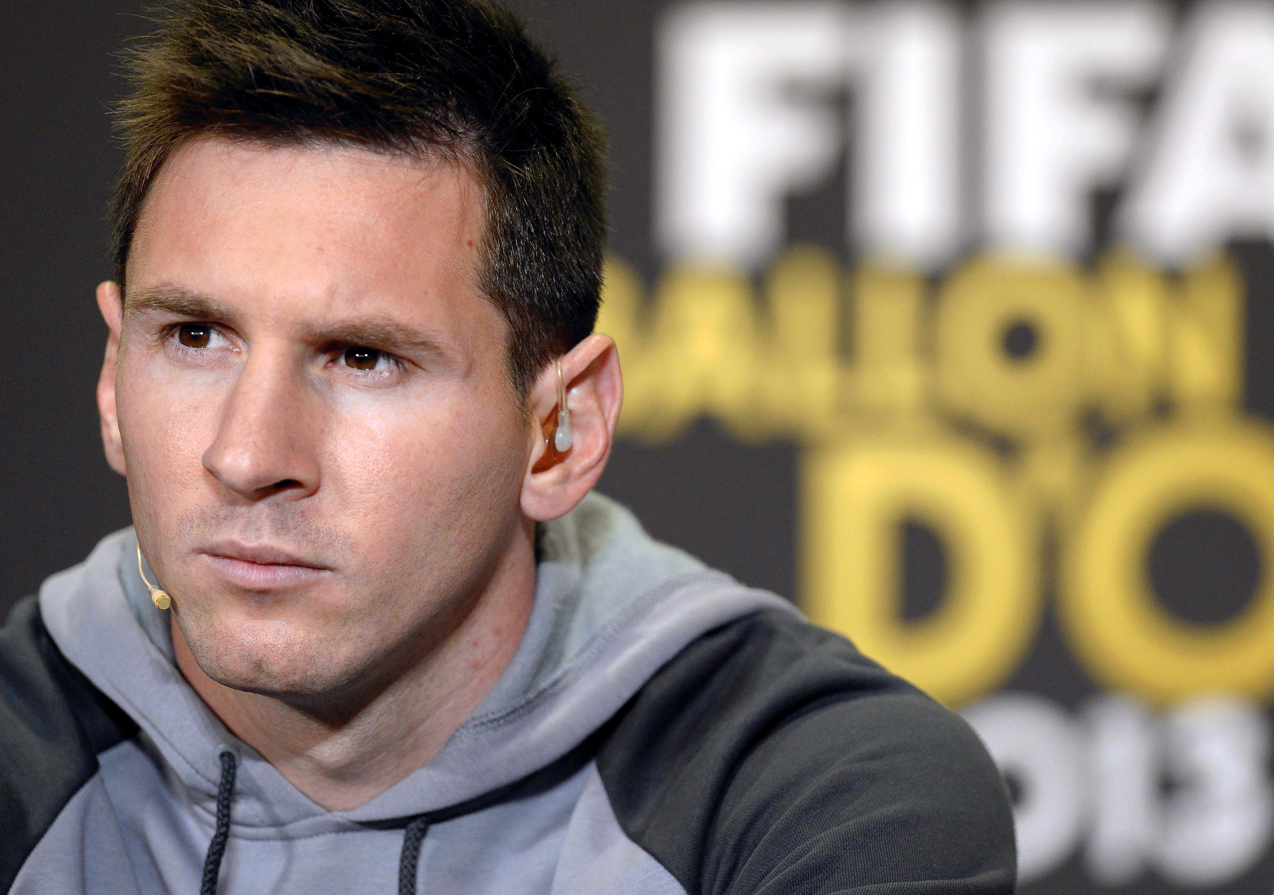 A jornal francês, pai de Messi descarta saída do Barcelona rumo ao PSG