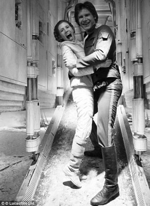 Ator que vivia Chewbacca em Star Wars publica fotos inéditas de bastidores das gravações
