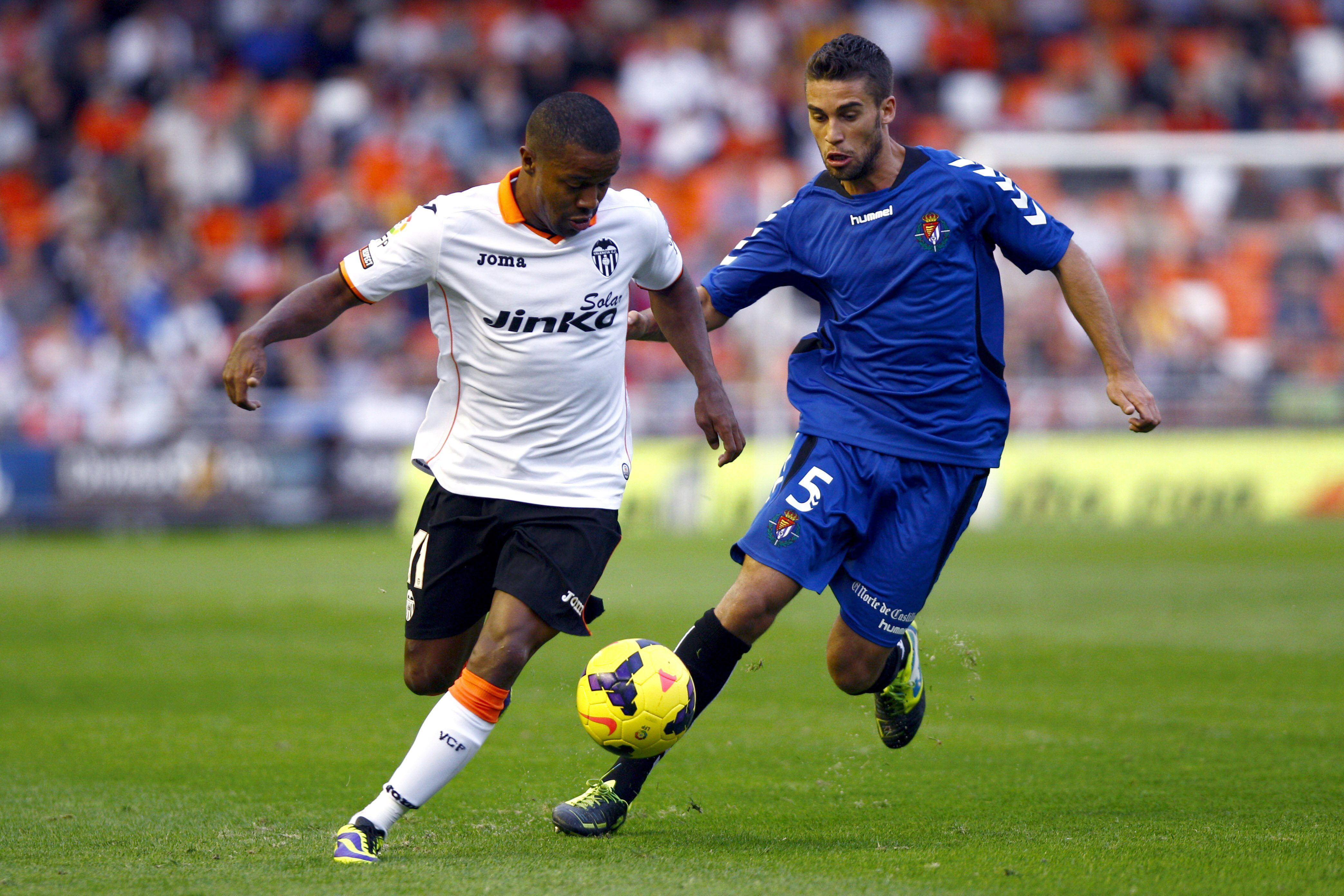 Valencia confirma empréstimo de atacante colombiano Pabón ao São Paulo