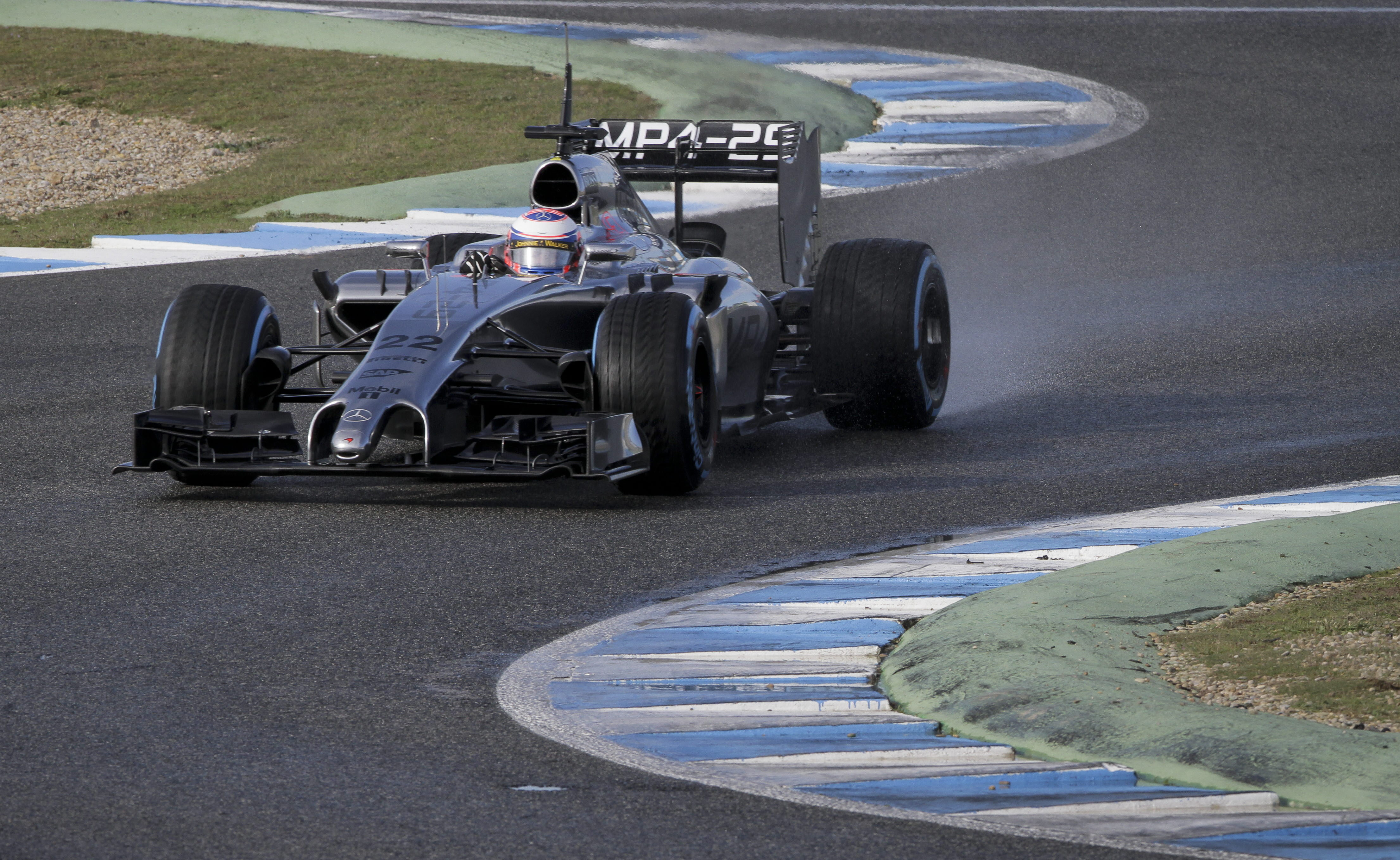 Button baixa marca de Raikkonen em 3 segundos no 2º dia de testes em Jerez