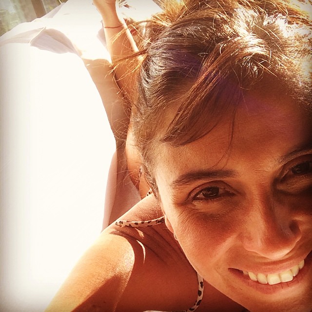 Giovanna Antonelli aproveita tarde de folga para se bronzear: 'Sol na laje'