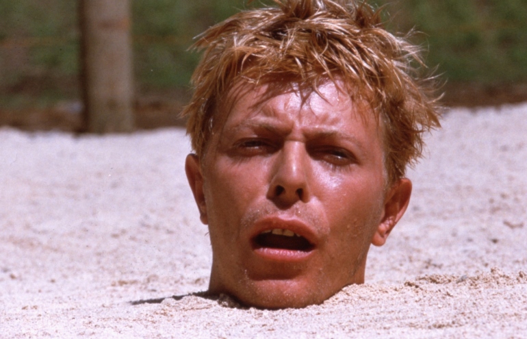 Bowie protagoniza um dos mais importantes filmes do cineasta japonês Nagisa Oshima