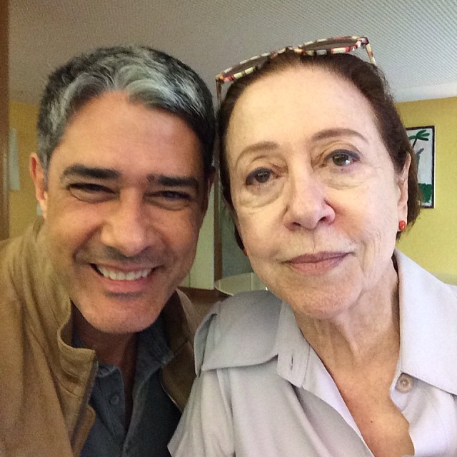 William Bonner tieta Fernanda Montenegro em restaurante
