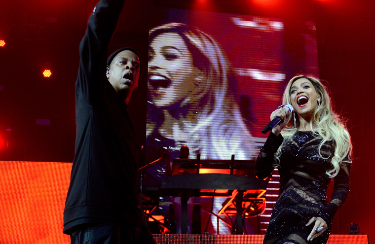 Sem aviso prévio, Beyoncé se apresenta com Jay Z em show do marido; veja o vídeo