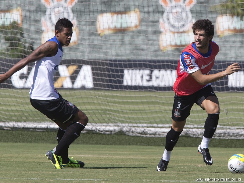 Corinthians divulga nota com desabafo de jogadores sobre ataque de torcedores