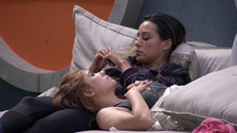 Letícia chora por saída de Amanda do BBB14: 'Eu sabia que ela gostava de mim'