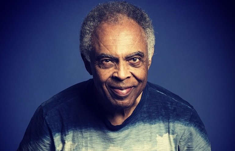 Após se internar para exames de rotina Gilberto Gil volta ao trabalho