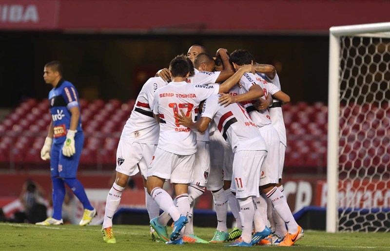 Na estreia de Damião, Santos vence mais uma; São Paulo derrota o Paulista