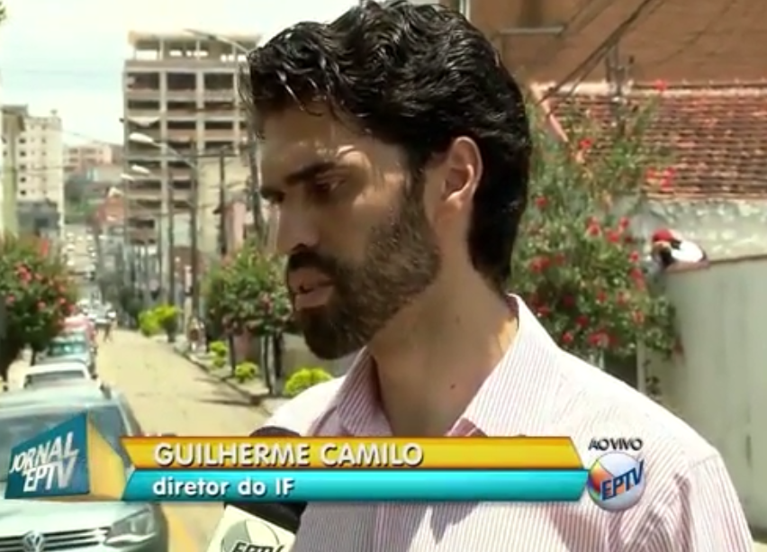 Jack Sparrow aparece de surpresa no fundo de entrevista ao vivo; veja!