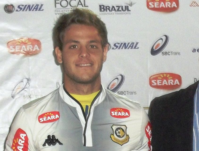Zagueiro do São Bernardo concilia carreira no futebol e faculdade de Psicologia