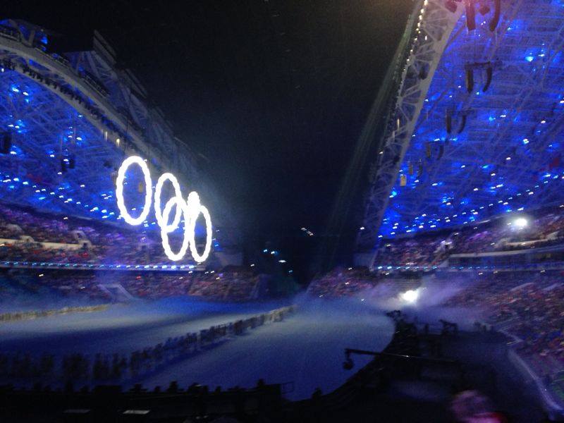Sochi: Problema na cerimônia de abertura faz acender somente quatro anéis olímpicos