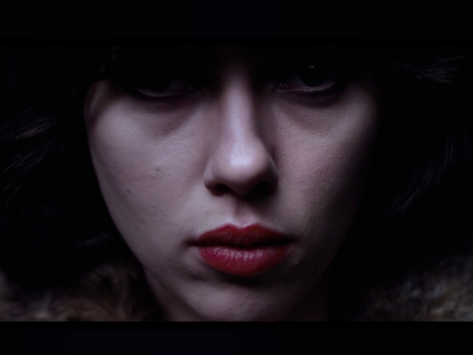 Scarlett Johansson diz que ficou "horrorizada" ao se ver nua em filme