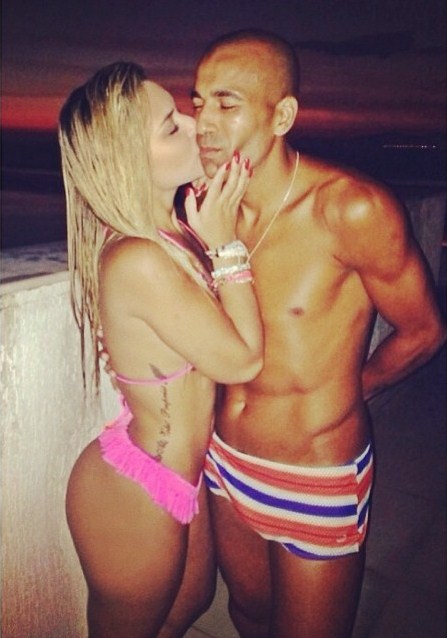 Após Guerrero, Emerson Sheik também ganha beijo de musa