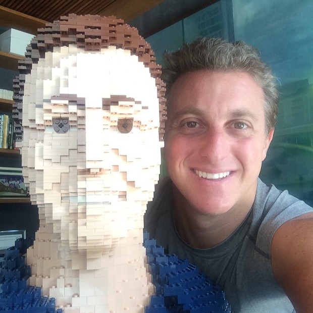 Luciano Huck posta foto com seu ‘duplo’