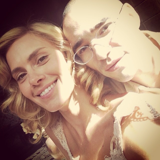 Maria Ribeiro brinca com Caio Blat e Dieckmann: 'Mal casou e já tá com outra'