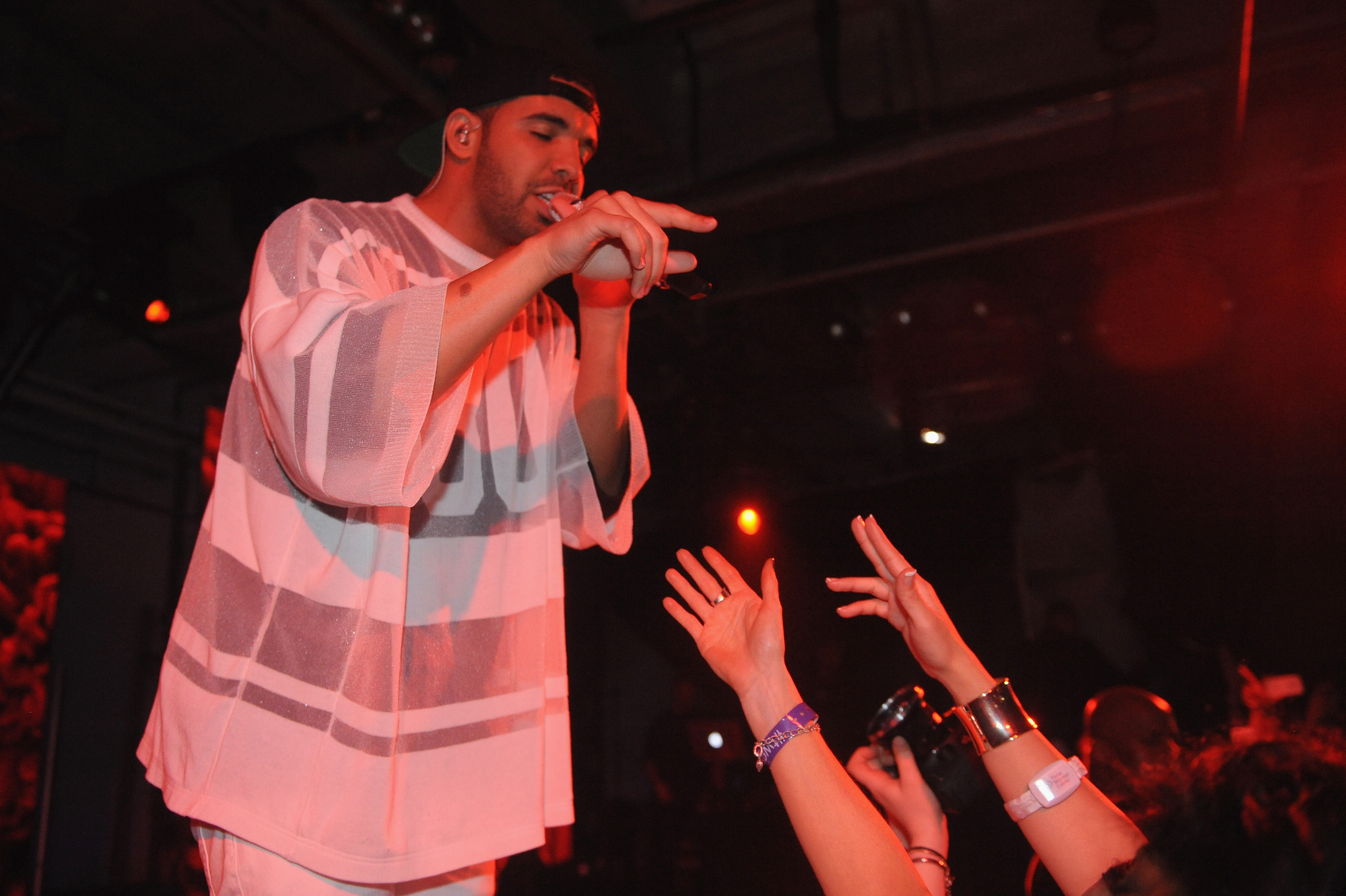 Drake desmente declarações e ataca 'Rolling Stone' por ter perdido matéria de capa