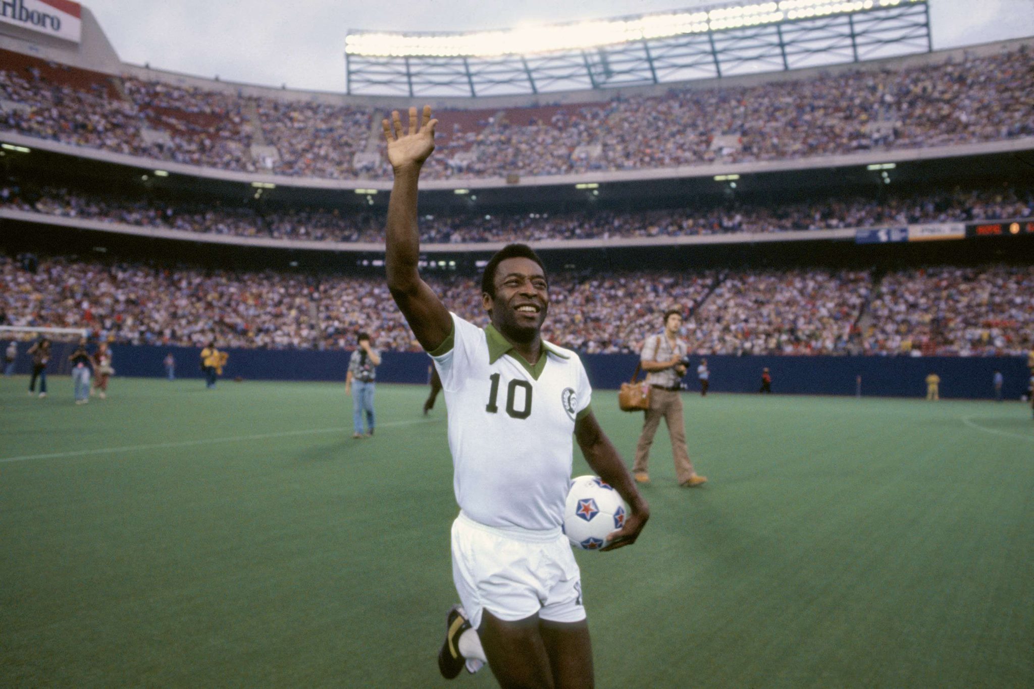 Pelé revela que já foi convidado para ser jogador de futebol americano e atuar na NFL