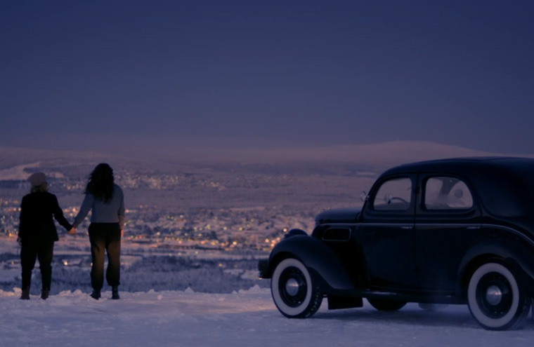 Com casal de lésbicas como protagonistas, Avicii libera clipe cinematográfico para 'Addicted to You'