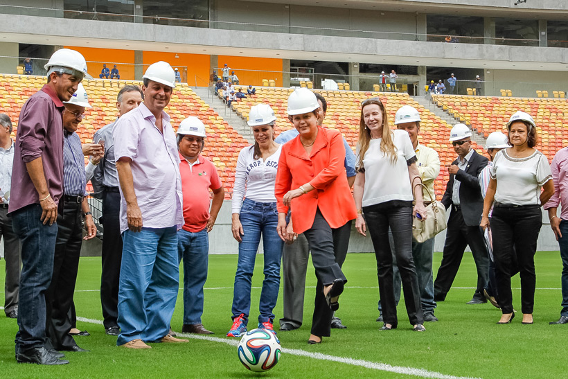 Depois de adiamento de inauguração, Dilma visita obras da Arena Amazônia