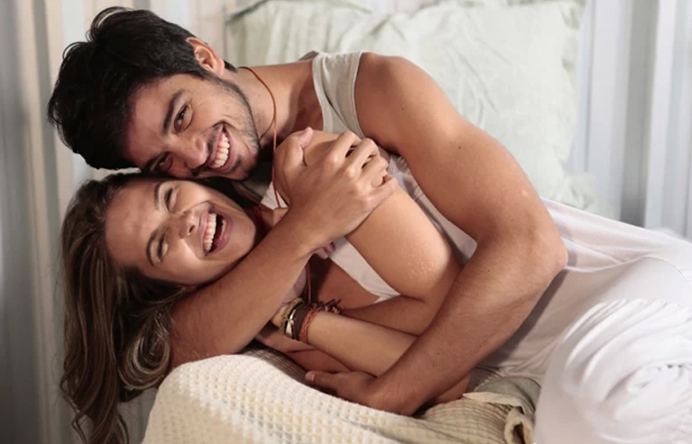 ‘Estamos nos redescobrindo’, diz Ju Paiva que repete par romântico com Rodrigo Simas em novela